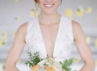 Beautiful Brand Wedding Dresses : To play up your arms in your wedding dress: Photography: Rebecca Yale – www.rebe…