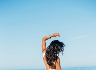 Beautiful Brand Wedding Dresses : Tropical wedding dress: Photography: Laura Austin – www.lauraaustinphoto.com/ We…