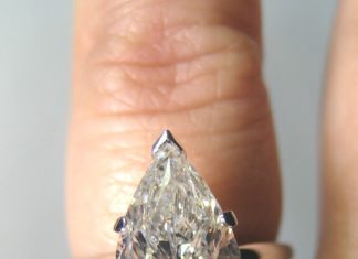 Diamond Rings : 3.01ct Classic PEAR Cut…
