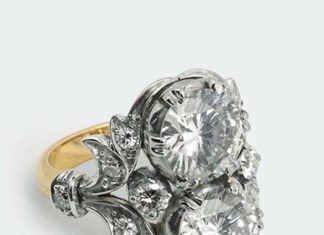 Diamond Rings : A diamond ring in 18k yellow gold and white gold…