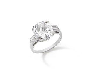 Diamond Rings : A diamond single-stone ring