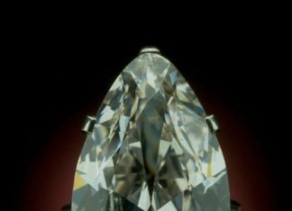 Diamond Rings : An Art Deco platinum and diamond ring, by Cartier, 1920-35. Featuring an……