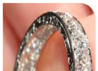 Diamond Rings : beautiful wedding band. Um. WOW! If my husband is a billionaire then maybe…….