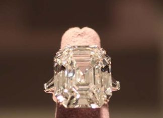 Diamond Rings : Formerly known as The Krupp Diamond, The Elizabeth Taylor Diamond is a rare D co…