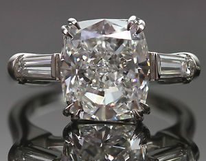 Diamond Rings : HARRY WINSTON Vintage Platinum Diamond Engagement Ring