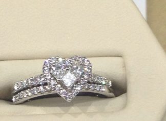 Diamond Rings : Heart shaped engagement ring. Be better in gold…