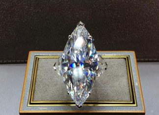 Diamond Rings : I just died and went to #ringporn heaven when I saw this spectacular Graff diamo…