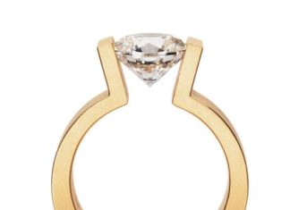 Diamond Rings : La bague graphique de Niessing www.vogue.fr/……