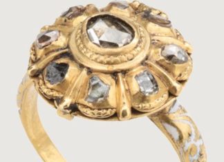 Diamond Rings : LATE RENAISSANCE. Gold, enamel, DIAMOND CLUSTER RING WITH OPIUM COMPARTMENT. Spa…