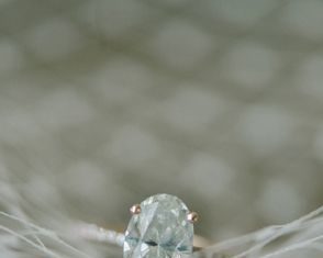 Diamond Rings : Photo Captured by Elizabeth Fogarty via Bayside Bride – Lover.ly