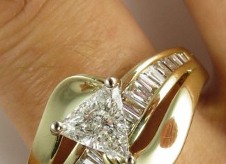 Diamond Rings : Reserved… 1.72ct Estate Vintage Trillion Solitaire Diamond Engagement Wedding …