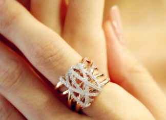 Diamond Rings : “Tangle” Diamond Crossover Ring – Plukka – Shop Fine Jewelry Online
