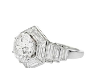 Diamond Rings : VAN CLEEF & ARPELS Diamond Platinum Ring | 1stdibs.com