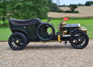 Fashion : 1905 Rolls-Royce Light coming to blenheim palace