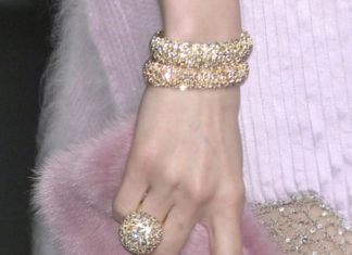 Fashion : Blumarine FW 2008
Posted by x