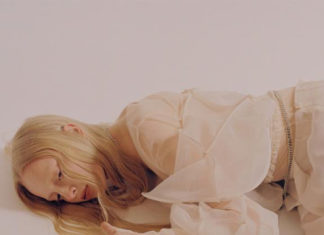 Fashion Editorial : bienenkiste:
“Women are like water”. India Tuersley…