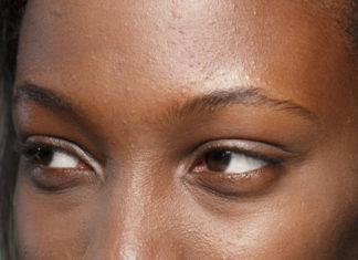 Fashion Editorial : deactivatedmichiko-malandro:
Kai Newman backstage @ Antonio…