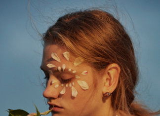 Fashion Editorial : girlsingreenfields:
Tale of a Flower that Blooms in Winter. Ugne…