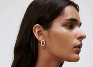 Fashion Editorial : wrds:all blues // silver ellipse small earrings