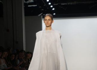 Fashion : fashiondailymag:
all white. DEMOO PARK CHOON MOO ss17…