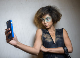 Fashion : fashiondailymag:
BTS backstage beauty at Berenik.
Hair by…