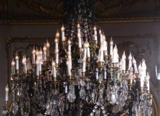 Fashion : fashiondailymag:chandelier