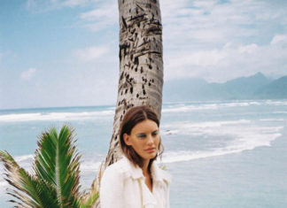 Fashion : fashiondailymag:
cozy + white. ellery Photographer . Kym Ellery…