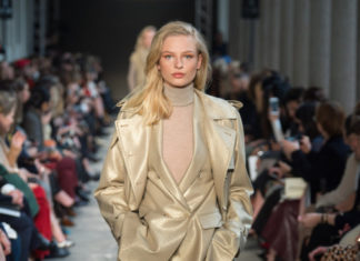 Fashion : fashiondailymag:
dipped in liquid gold + more gold. MAXMARA…