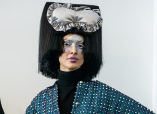 Fashion : fashiondailymag:
Glitter queen + the corset. LAURENCE + CHICO …