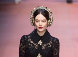 Fashion : fashiondailymag:
LACED + gold. DOLCE GABBANA fall 2015 MFW.
[ph…