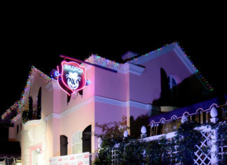 Fashion : fashiondailymag:
pink. barbie loves wildfox atmosphere.
(ph…