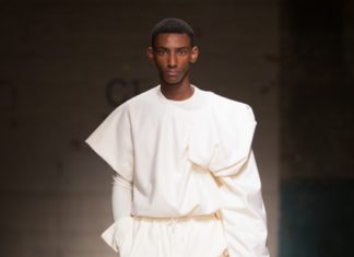 Fashion : fashiondailymag:
So hot. Feng Chen wang fw17 menswear
fashion…
