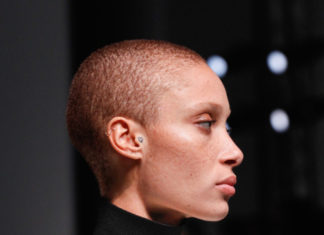 Fashion : fashiondailymag:
SPORTMAX coolness. details at SPORTMAX fw17…