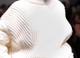 Fashion : fashiondailymag:
sportmax white details. via SPORTMAX fw17…