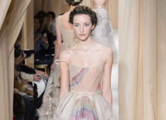 Fashion : fashiondailymag:
still love this pastel rainbow.
valentino HC…
