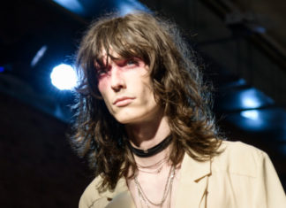 Fashion : fashiondailymag:
the guy with the rockstar hair.. model x singer…