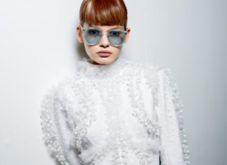 Fashion : fashiondailymag:
white.
GENTLE MONSTER 006.
(ph @paulterrie x…