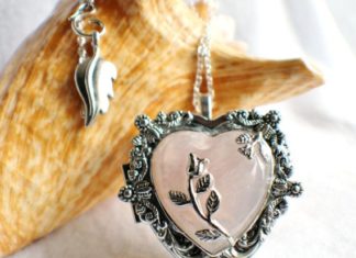 Luxury Jewelry 2017/2018 : Music box locket, heart shaped locket with music box inside, in silver tone with…