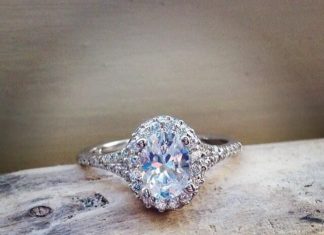 Luxury Jewelry 2017/2018 : Would you wear this stunning oval #diamond engagement ring? instagram.com/… pi…