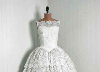 Short Wedding Dresses : 1950's Vintage Ivory-White Beaded Floral-Lace Couture Sweetheart Low-Cut Ill…