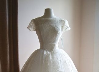 Short Wedding Dresses : 1950's Wedding Dress / Vintage 1950s Tea Length Lace and Tulle Cap Sleeve We…