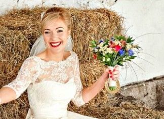 Short Wedding Dresses : Cute wedding dress by Dana Bolton. This is exactly what I want my wedding dress …