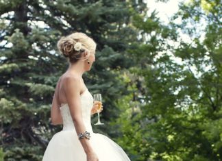 Short Wedding Dresses : Eclectically Beautiful Wedding: Chic & Unique Bridal Style {1} Such a pretty…