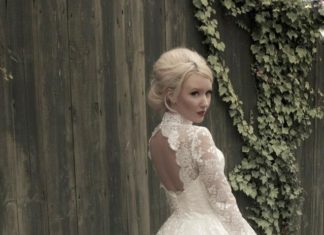 Short Wedding Dresses : Gorgeous! I would want it in a color tho. Canary yellow! Teal blue! Red wine! Ba…