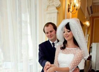 Short Wedding Dresses : In love with this dress! :: Rockabilly wedding Dress:: Polka Dot Sleeved tea len…