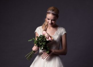 Short Wedding Dresses : Wedding dresses, cakes, bridal accessories, hair, makeup, favors, wedding planning & other ideas for brides | Wedding Inspirasi