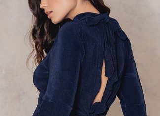 Street Style : streetstyleplatform:
Blue Velvet Blouse