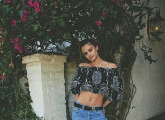 Street Style : streetstyleplatform:
Black Off Shoulder Blouse
Vintage High…