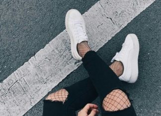 Street Style : streetstyleplatform:Black Ripped Jeans