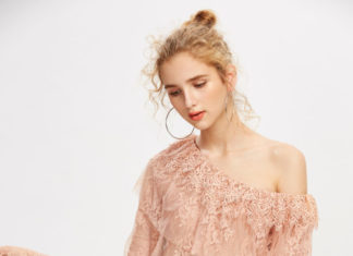 Street Style : streetstyleplatform:
One Shoulder Fluted Sleeve Lace Top